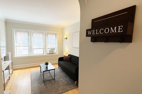 1BR Gem by Shops & Dining