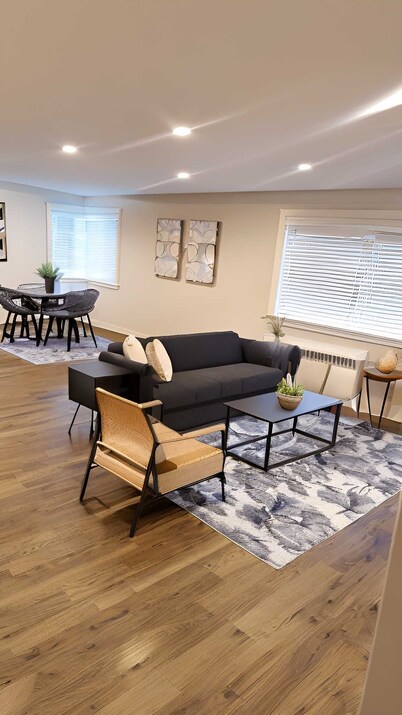 Great Layout – Spacious 2BR Apt