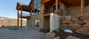 Bear Lake Cabin w/Epic Views - Sleeps 32 - Family reunions - Retreats!