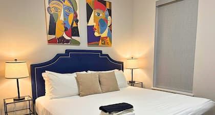 Sleek Style 3BR Haven - Free Parking
