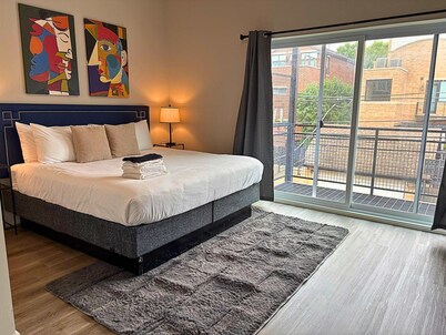 Sleek Style 3BR Haven - Free Parking