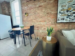 Interior - Paradise 1BR Apt in Lincoln Park (Chicago)