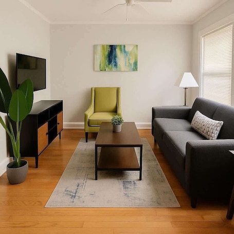 TV, offices. Cozy & Modern Getaway 1BR Apt