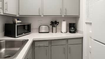 Geladeira, fogão, cooktop, cafeteira/chaleira