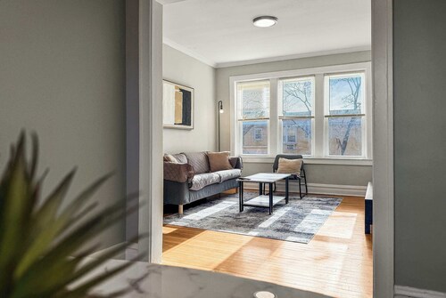 Comfortable 1BR Unit near Dining Options