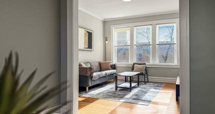 Comfortable 1BR Unit near Dining Options