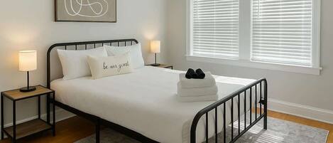 2 slaapkamers, een strijkplank/strijkijzer, reisbedje, wifi