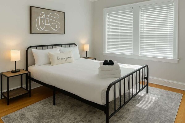 2 soverom, strykejern/-brett, reiseseng for barn og wi-fi