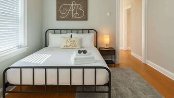 2 bedrooms, iron/ironing board, travel cot, WiFi