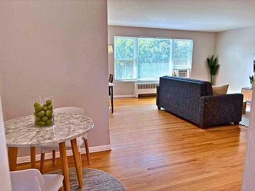 Bright & Comfortable 1-Bedroom Unit