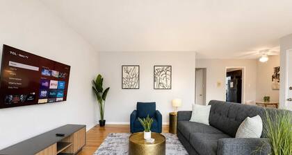 Bright & Cozy Chicago 1BR | Near Dining & Transit