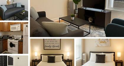 Chic 2BR Haven Near Irving Park