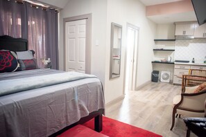 8 bedrooms, desk, iron/ironing board, free WiFi