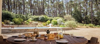 Elegant Villa for 10 with Pool in the heart of an ocean-view setting