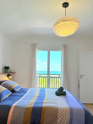 5 bedrooms, travel crib, free WiFi, bed sheets