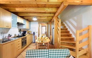 Fridge, microwave, stovetop, coffee/tea maker - 2 bedroom cozy apartment in Arsiè (Arsiè)