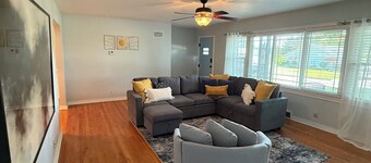 Sunshine Blues - NEW - Gorgeous House in GREAT location