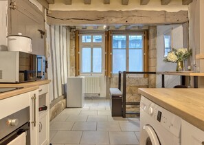 Fridge, microwave, oven, coffee/tea maker