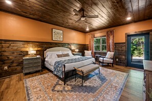 3 bedrooms, iron/ironing board, travel cot, free WiFi