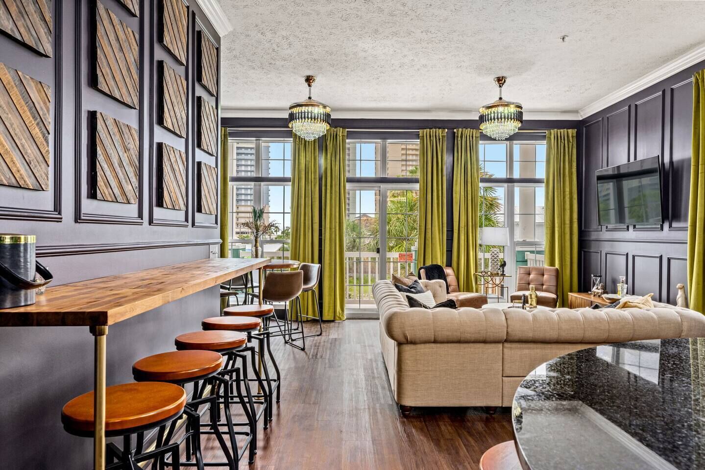 Fernseher, Kamin, Bücher