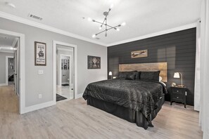 10 Schlafzimmer, Bügeleisen/Bügelbrett, Reisekinderbett