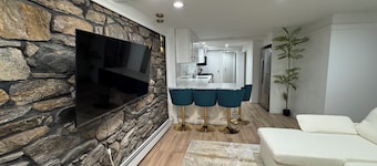 Luxury 1BR Oasis Prime NYC Stay