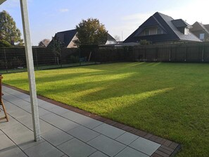 Property grounds - Kurblume - stylish ground floor apartment with idyllic garden in Bad Zwischenahn (Bad Zwischenahn)
