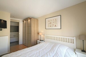 2 habitaciones y tabla de planchar con plancha 