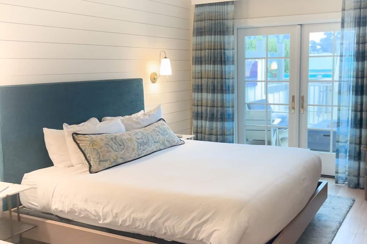 Grand Room, 1 King Bed, Patio, Oceanfront | Terrace/patio