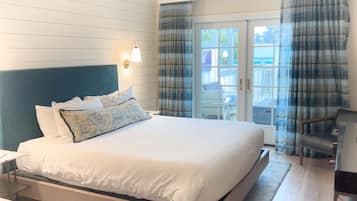 Suite, Private Bathroom, (CALIFORNIA KING PATIO - West) | Terrace/patio