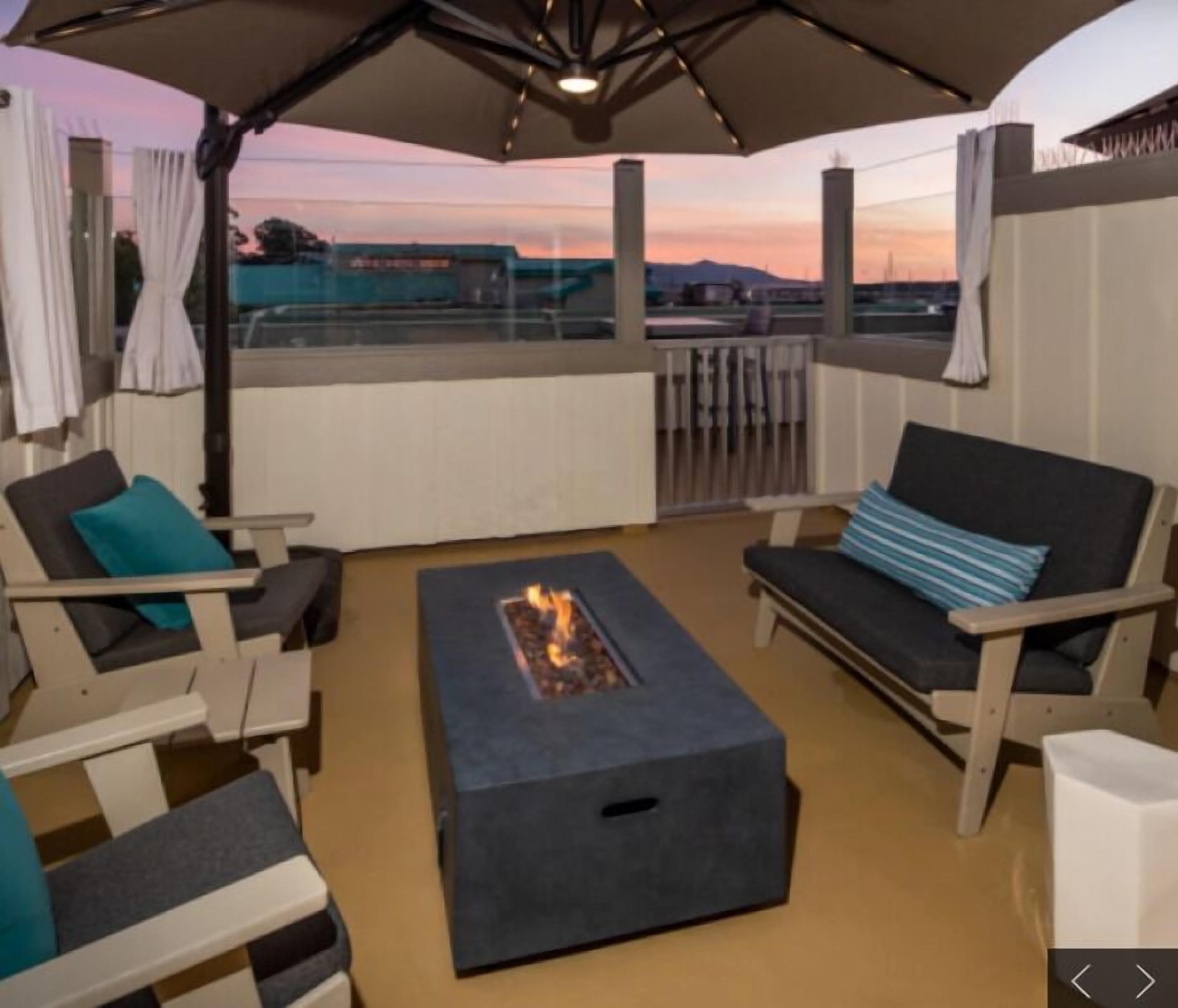 Suite, Accessible, Private Bathroom (CALIFORNIA KING PATIO - East) | City view