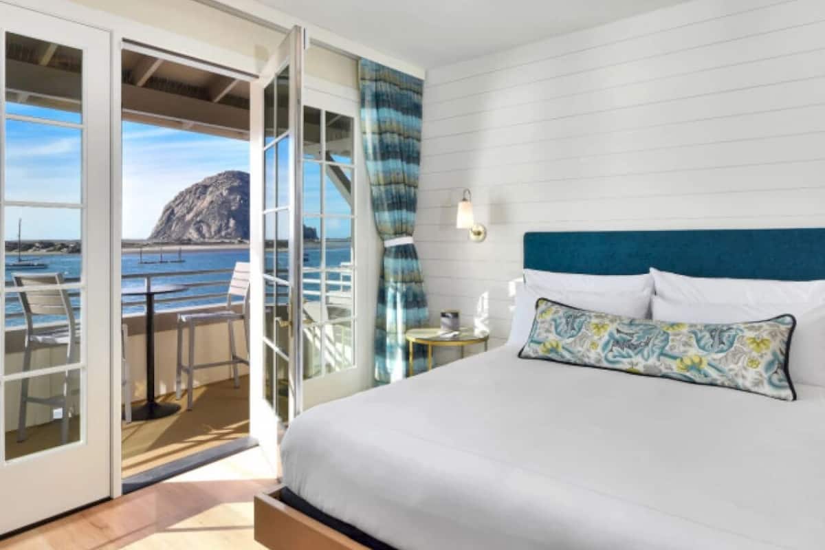 Deluxe Double Room, 1 King Bed, Balcony, Bay View