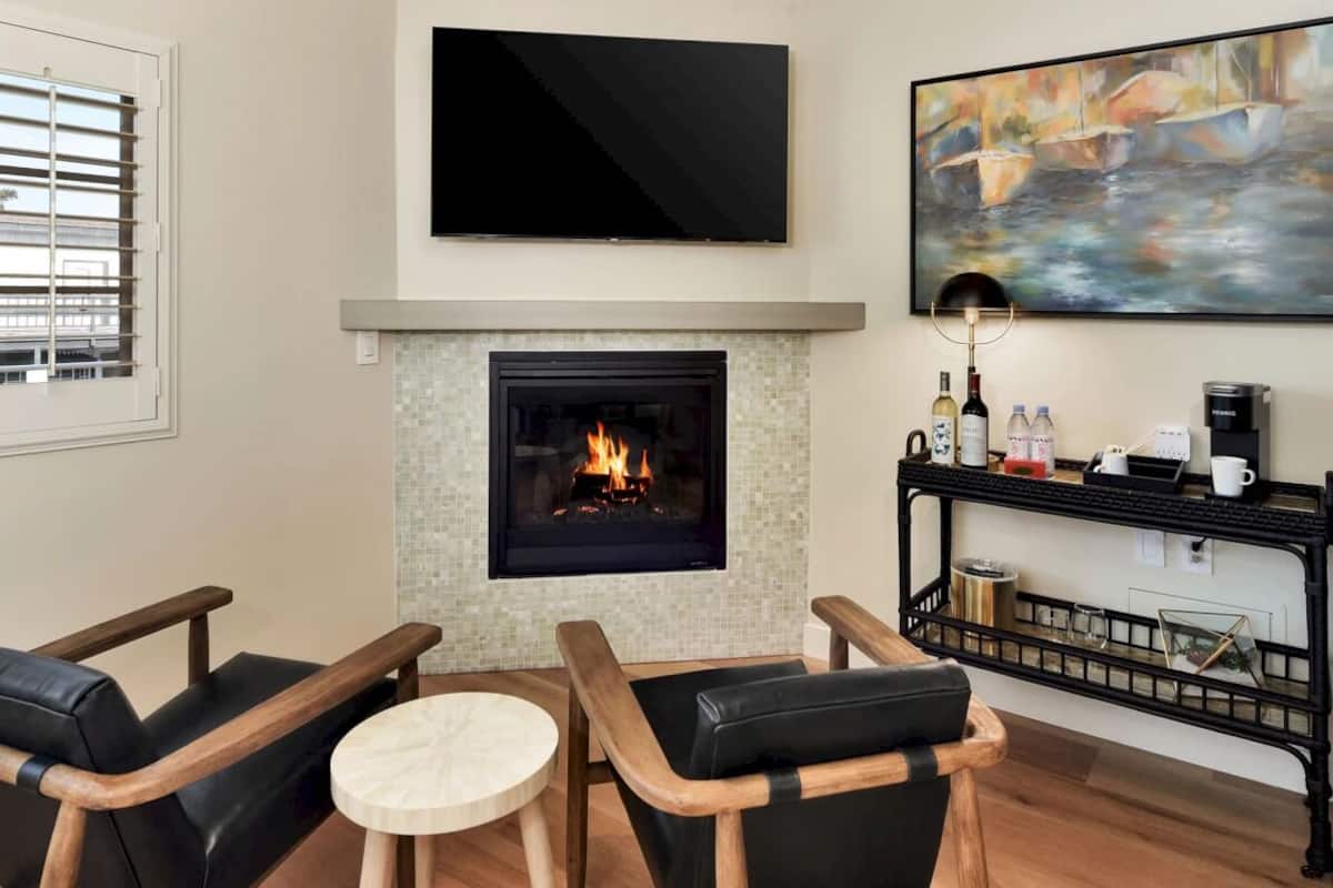 Signature Double Room, 1 King Bed, Fireplace, City View