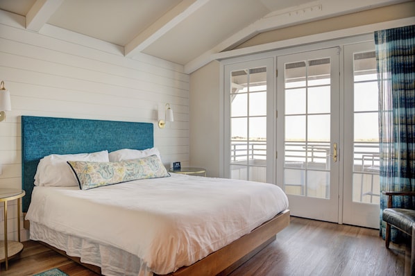 Panoramic Suite, Private Bathroom (CALIFORNIA KING - Bay View)
