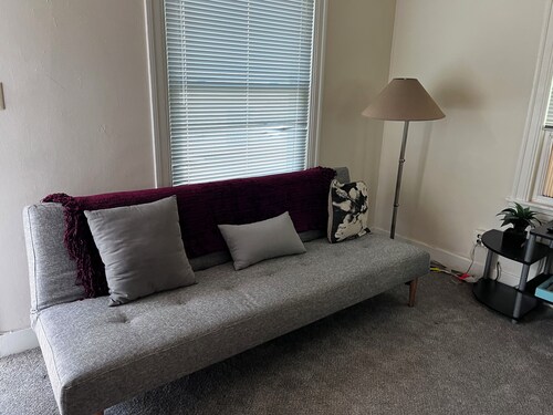 Charming 1-bedroom cottage in Oakland with WiFi, AC