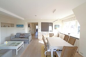 Apartment | Dining