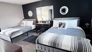 House, Courtyard View | Desk, laptop workspace, free WiFi