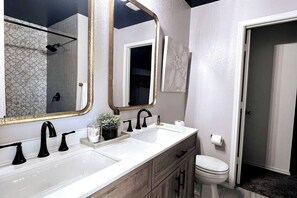 House, Courtyard View | Bathroom