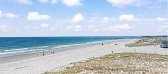 On the Beach-Dog Friendly 2BR Condo walk to the waves.
