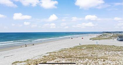 On the Beach-Dog Friendly 2BR Condo walk to the waves.
