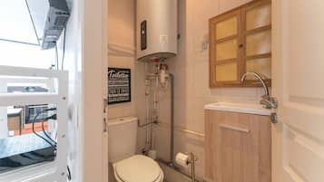 Dusche, Haartrockner, HandtĂŒcher