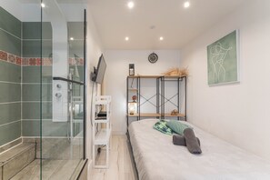1 bedroom, free WiFi, bed sheets