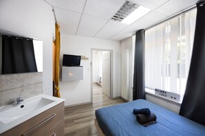 1 quarto, Wi-Fi de cortesia, roupa de cama