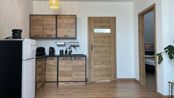 Refrigerador, placa de cocina, cafetera/tetera