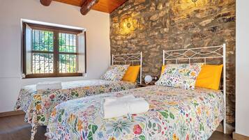 4 bedrooms, free WiFi, bed sheets