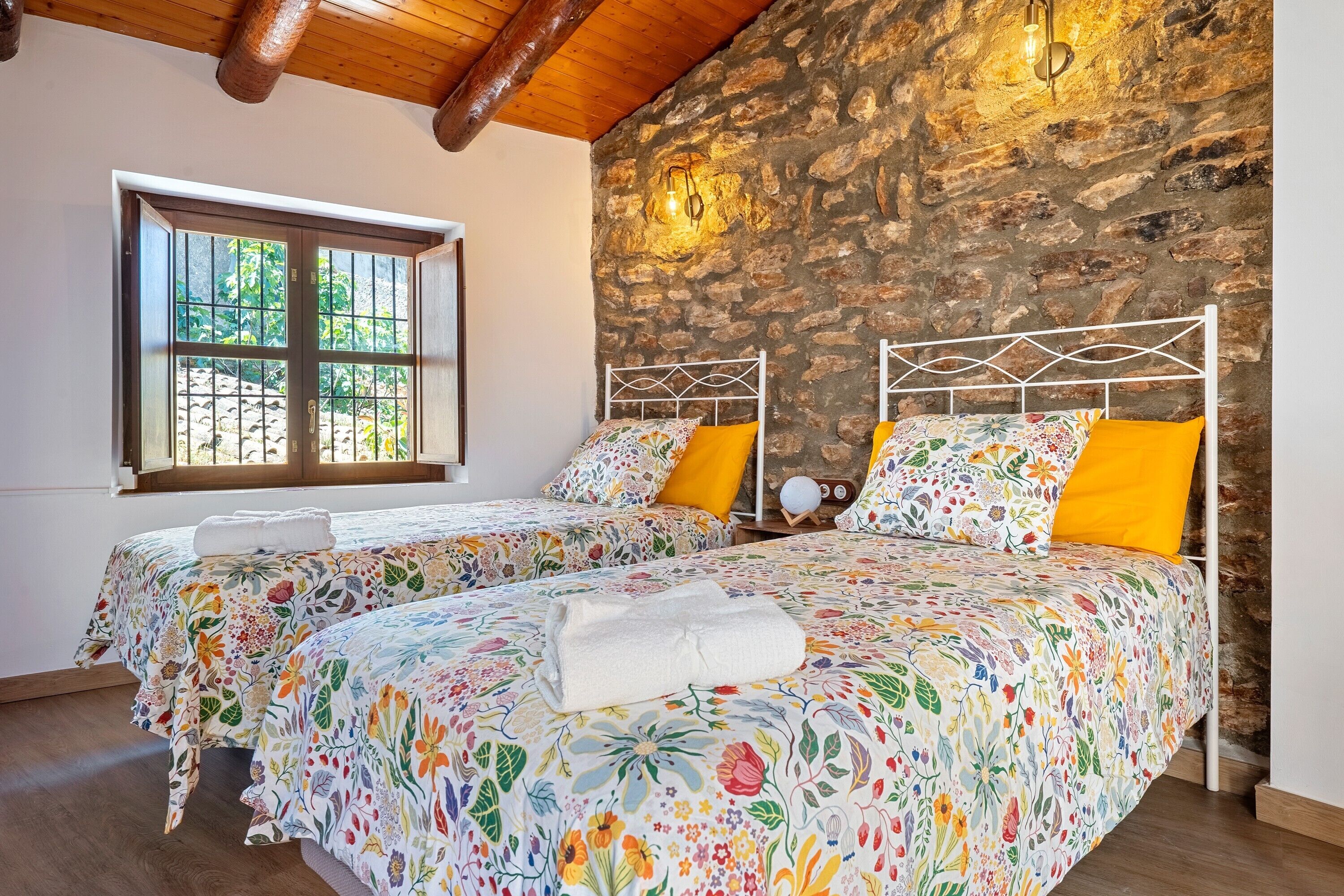 4 habitaciones, wifi gratis y ropa de cama 