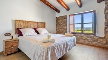 4 bedrooms, free WiFi, bed sheets