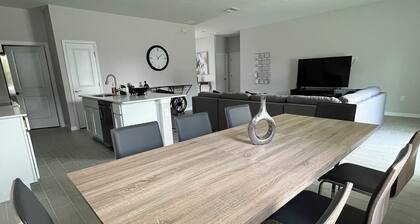 Spacious 4BR Smart Home in Quiet Ocala Neighborhood