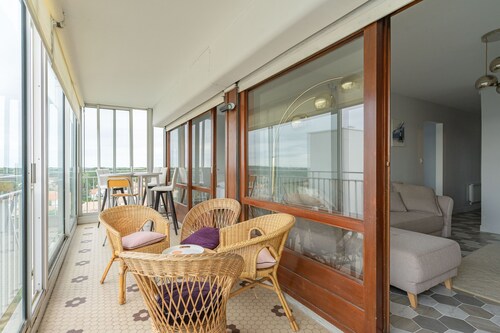 Apartment 'La Résidence' with Sea View, Private Terrace and Wi-Fi