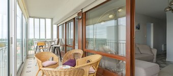 Apartment 'La Résidence' with Sea View, Private Terrace and Wi-Fi